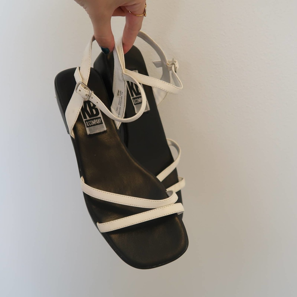 Vintage 90s white faux leather strappy sandals - Picture 5 of 9